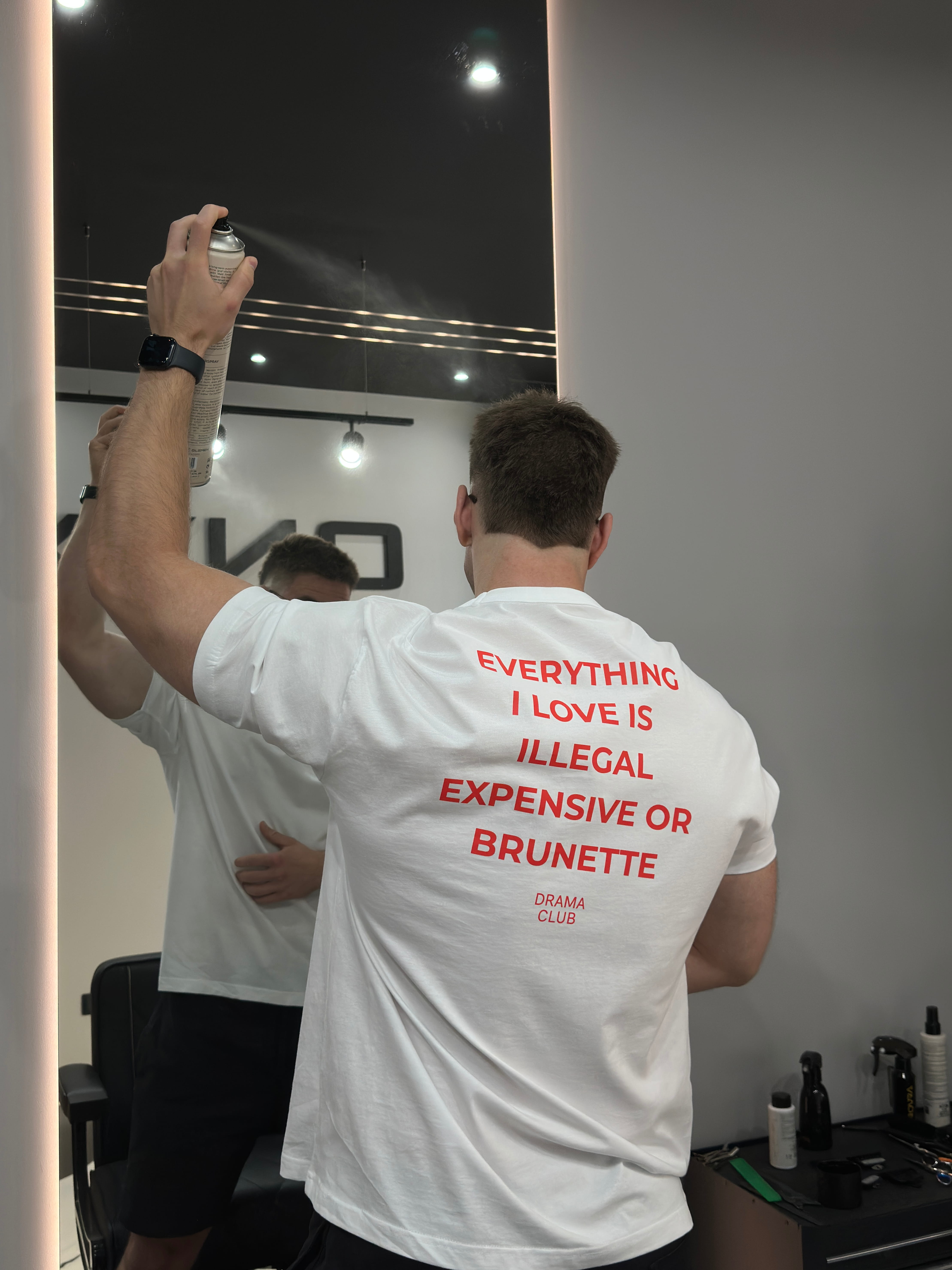 Everything I Love Is Expensive Or Brunette Tee galerie